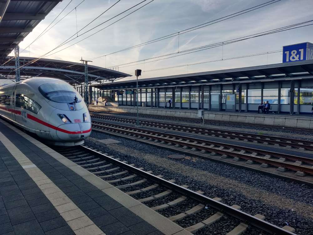 /2022/08/es-geht-los-fahrt-nach-den-haag/ice_in_montabaur_preview_hu_f33c4c504a3c82b2.jpg