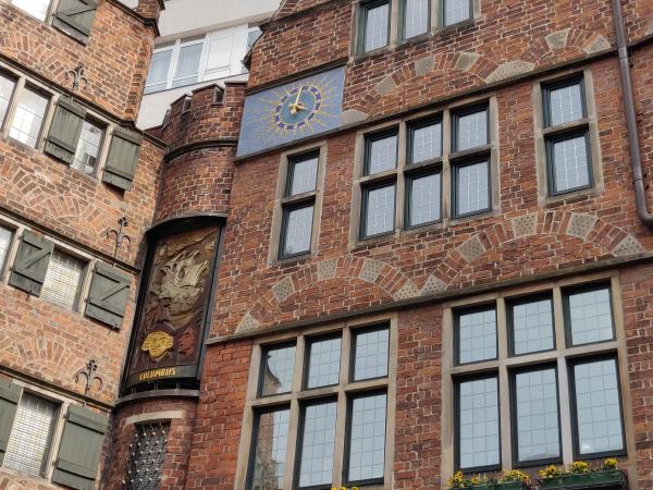 bremen-glockenspiel-columbus.jpg