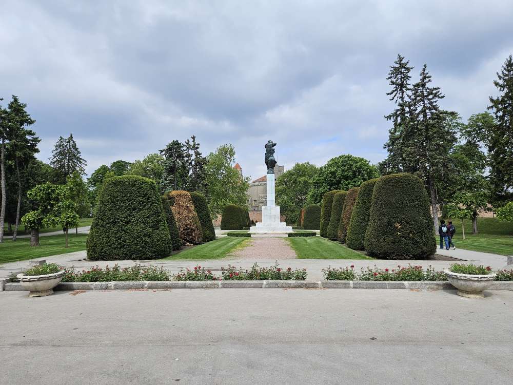 /2024/04/tag-5-und-6-belgrad-als-stadt-mit-langer-geschichte/park_e_hu_c83f654f87ae21de.jpg